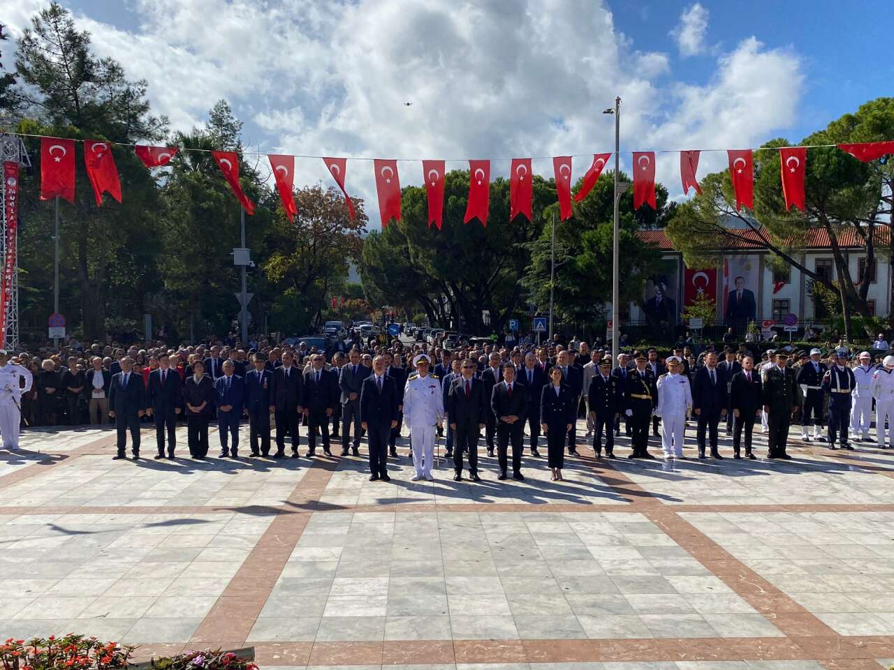 Cumhuriyet’in 102. Yılı Kutlamaları Çelenk Sunma Töreniyle Başladı 1